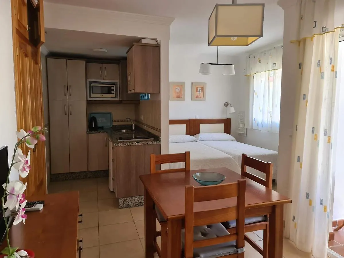Apartamentos El Barrio Нерха Апартаменты